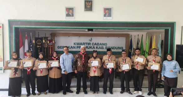  434 Gugus Depan Pramuka di Kabupaten Bandung terakreditasi dan terima sertifikat