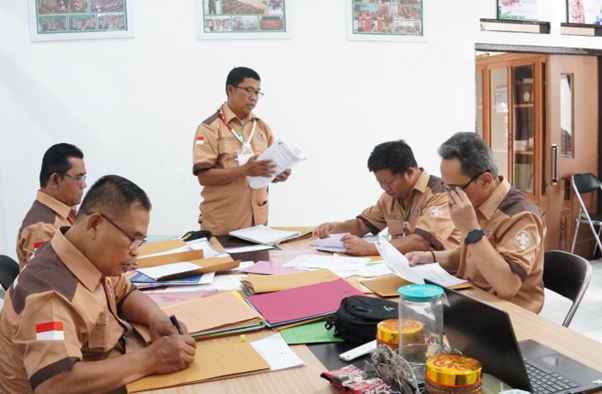 Kesibukan kwarcab Kab Bandung jelang penilaian kwarcab tergiat