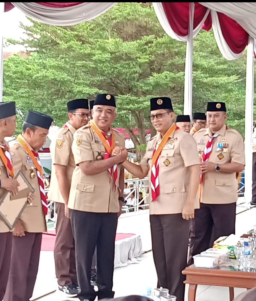 Ketua Harian Kwarcab Kab Bandung dapat Lencana melati
