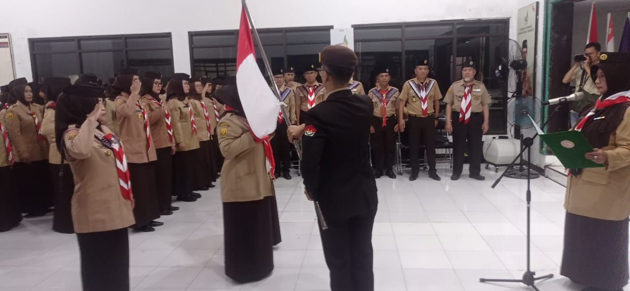 Ketua Kwarcab Pramuka Kab. Bandung kukuhkan Lulusan KML Angkatan 32 