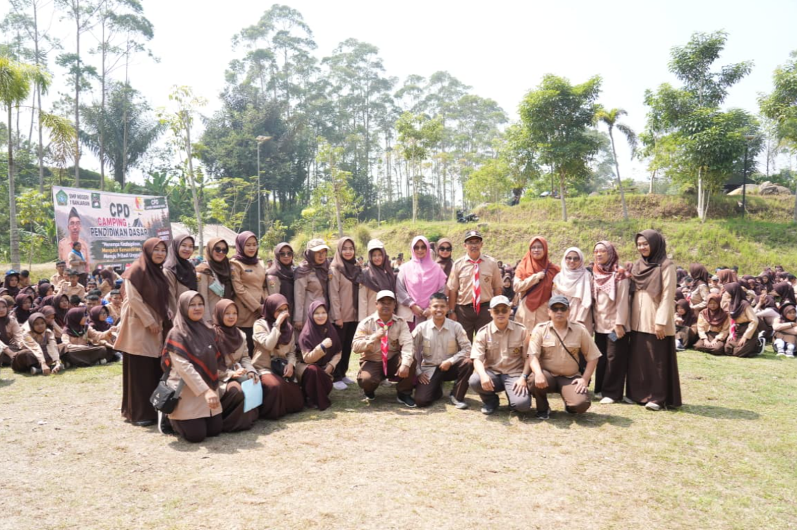 Ketua Kwartir Cabang (Kwarcab) Gerakan Pramuka Kabupaten Bandung membuka kegiatan Trauma Healing