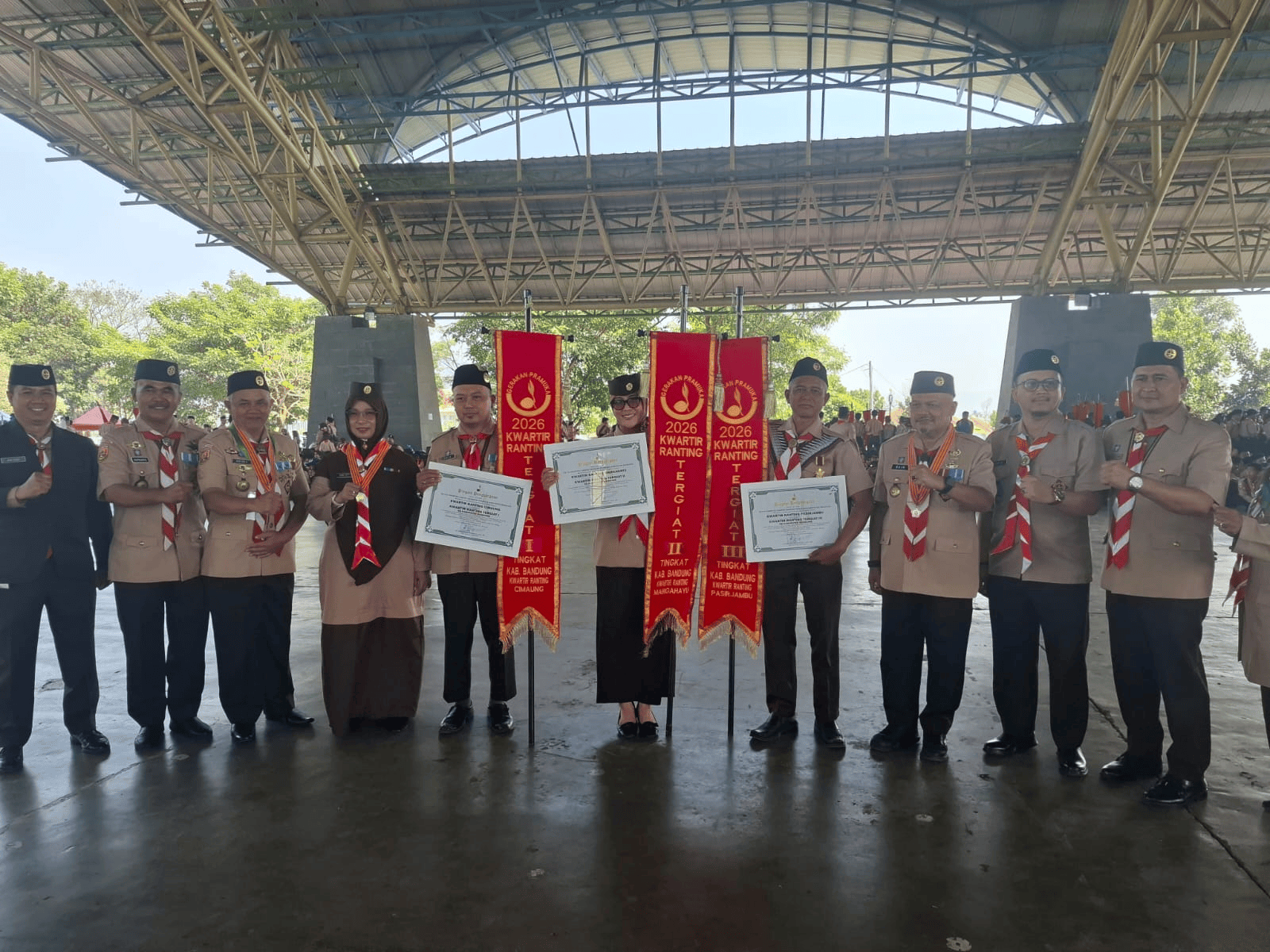 Kwarcab Kabupaten Bandung Serahkan Penghargaan Kwarran Tergiat 2026