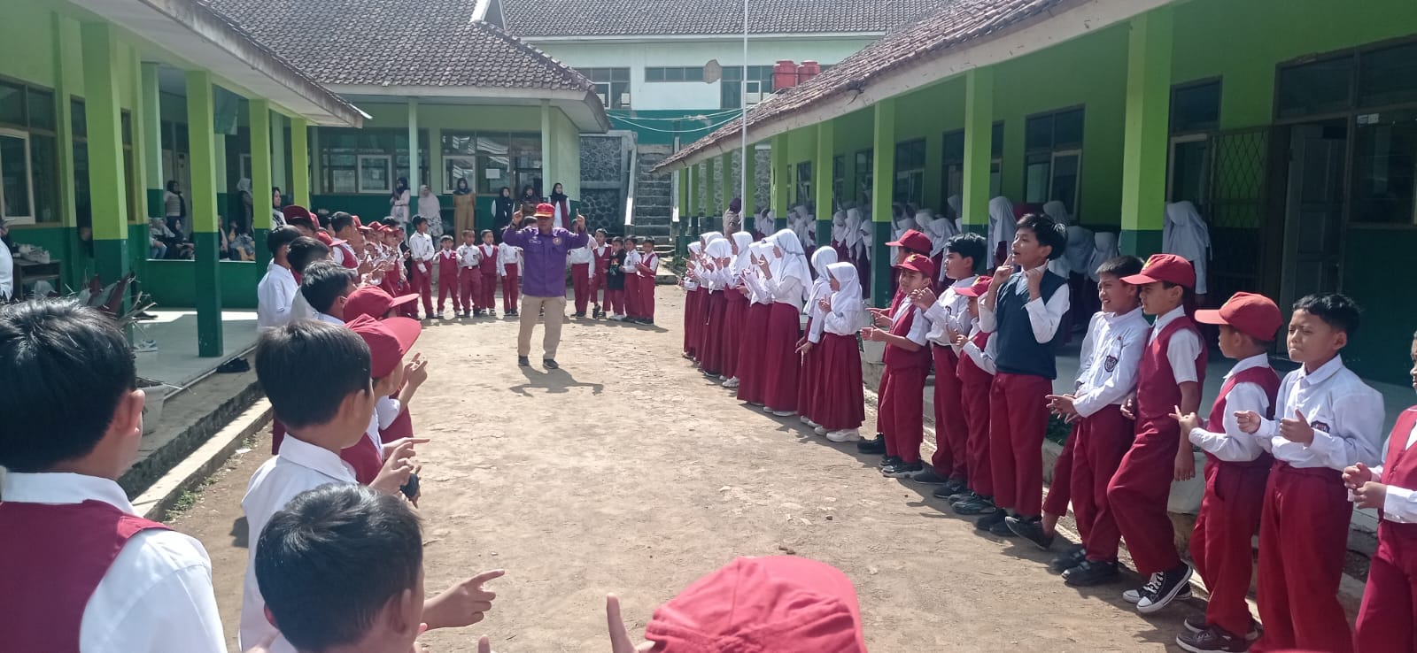 PELATIH PUSDIKLATCAB PARAHYANGAN LAKSANAKAN  TRAUMA HEALING